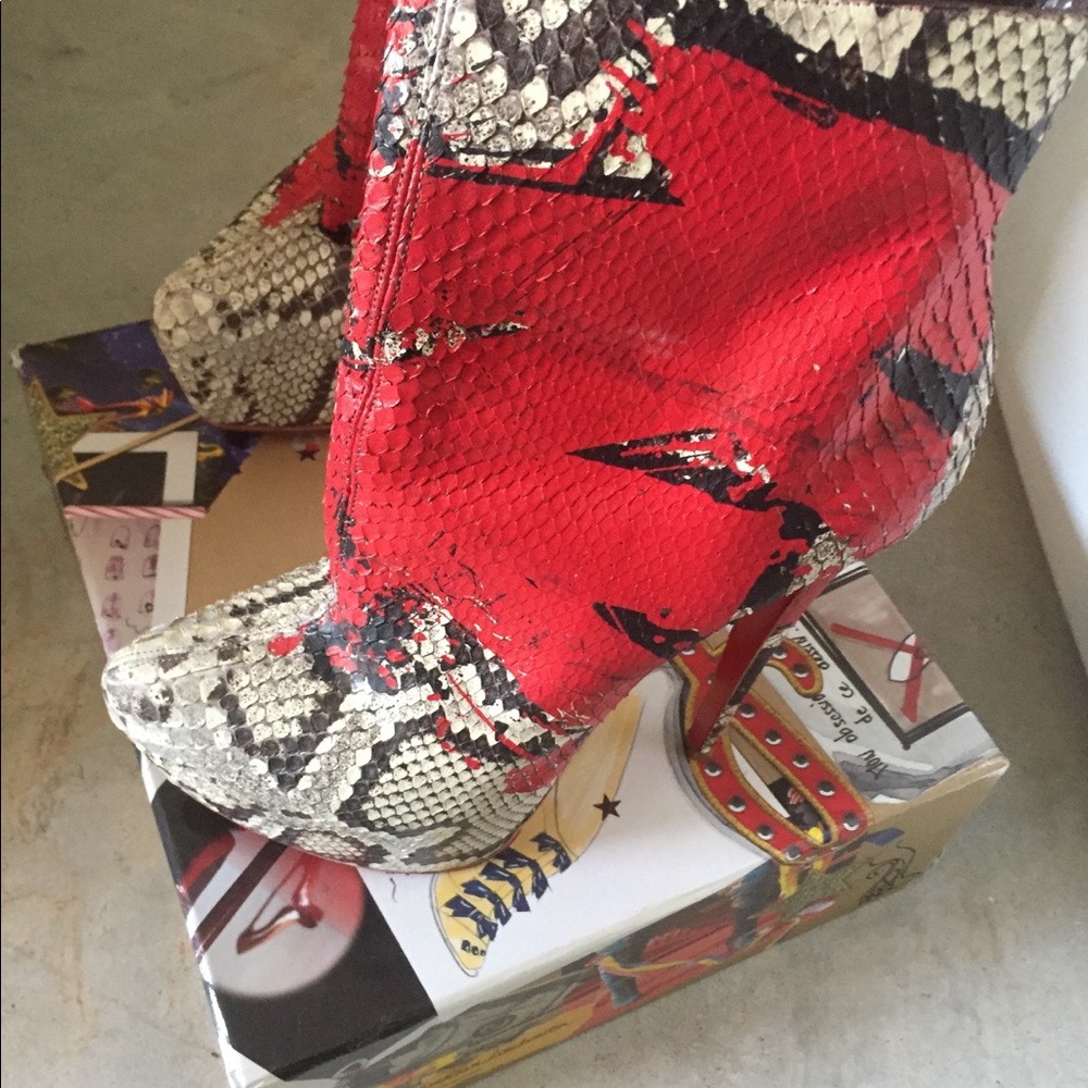 Fabulous boots .....with the box and bag!